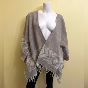 American Eagle Poncho/Sweater/Cardigan/Shawl